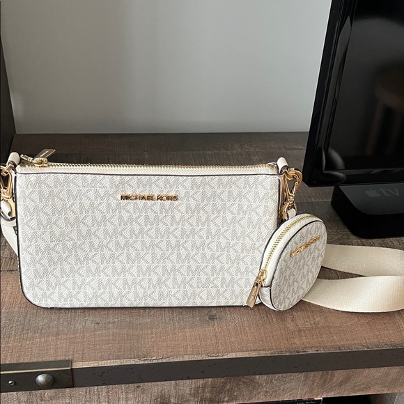 Michael Kors Handbags - Michael Kors Cream Signature Crossbody with Coin Pouch